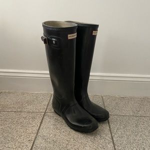Hunter black rain boots in size 9